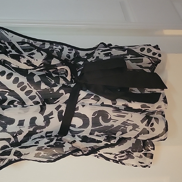 BCX Silky flutter sleeve top - WORN ONCE - Picture 4 of 4